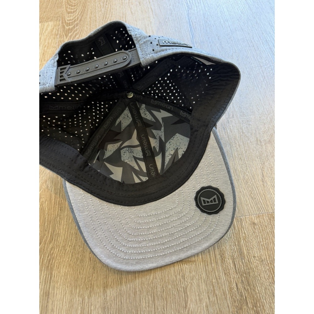Melin A-Game Hydro Mesh Performance Hat Cap Gray Grey 58 cm Golf - Picture 5 of 6